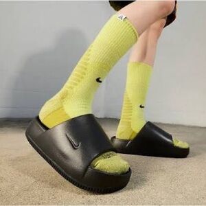 Nike Women's Calm Slide Sandal size 6